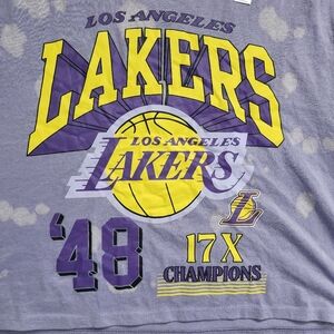 Women's Size XXL Cropped Short Sleeve  Purple Lakers T-shirt